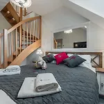 아파트 Ostoja Zaskalskie Szafir 74 M2 야보르키
