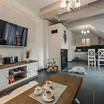 Ostoja Zaskalskie Szafir 74 M2 아파트